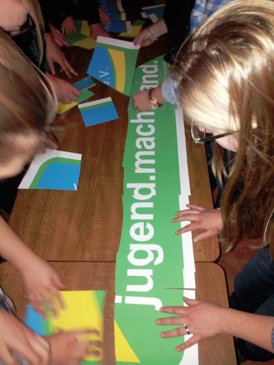 Die Ortsgruppe Hennen beim puzzlen ... (Foto: WLL)