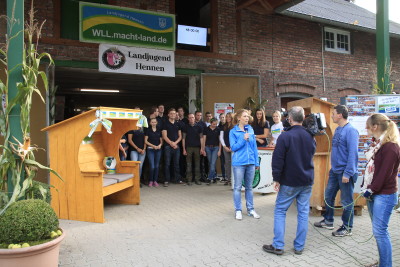 (Foto: WLL) Start für die Landjugend Hennen, mit ihren 48 Stunden zu starten und 15 Strandkörbe für einen guten Zweck zu bauen