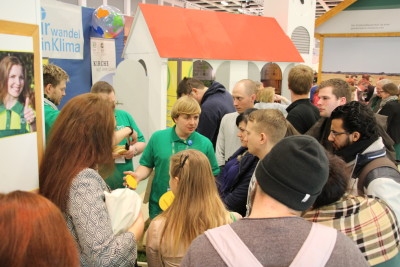 (Foto: WLL) Die zweite Gruppe der Hochschule Anhalt wurde von Jonas Filgers von der LJ Stiepel über den Stand geführt