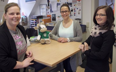 (Foto: WLL) v.l. Nina, Gast Melanie und Irina berichten Wilma (Mitte links) von ihren Erfahrungen als Sekretärin
