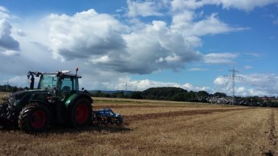 (Foto: S. Schmidt) Bodenbearbeitung in Ostwestfalen mit Herz