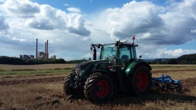 (Foto: S. Schmidt) Bodenbearbeitung in Ostwestfalen