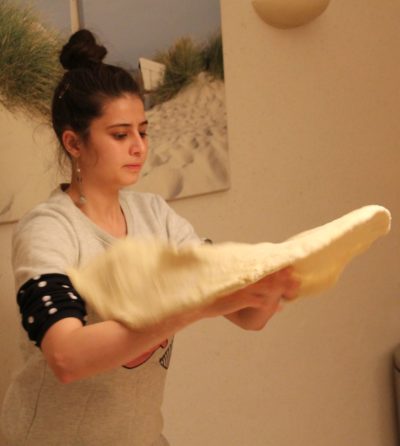 (Foto: WLL/Peters) Backen mit Maya.