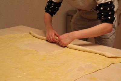 (Foto: WLL/Peters) Backen mit Maya.