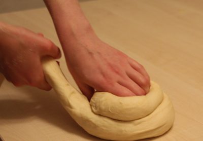 (Foto: WLL/Peters) Backen mit Maya.