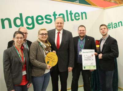 (Foto: WLL/Welpelo) DBV-Präsident Rukwied an unserem Landjugend-Stand auf der IGW 2016