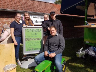 (Foto: LJ Hennen) Eine Tombola für die Krebsforschung