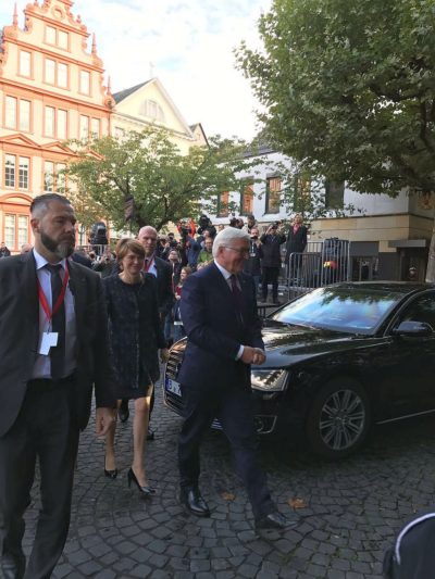 (Foto: WLL/Weber) Begrüßung der Bürgerdelegationen durch den Bundespäsidenten