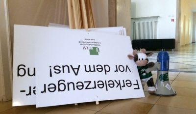 (Foto: WLL/Engberding) Wilma unterstützt die Demonstration vom WLV e.V.