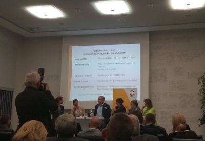 (Foto: WLL/Trepte) Das Podium diskutiert die Herausforderung der Jugendverbände für die Zukunft
