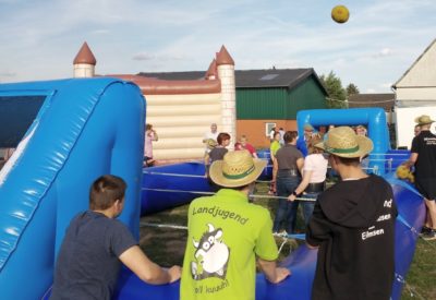 (Foto Welpelo/WLL) "Wir bespielen das Dorf!"-Aktion bei der Landjugend Vellinghausen-Eilmsen