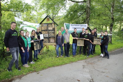 (Foto: WLL/Welpelo) Die Landjugend Breckerfeld präsentierte ihre Nisthilfen-Aktion