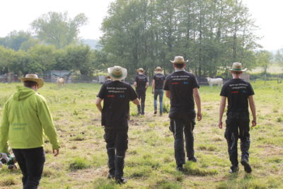 (Foto: WLL/Welpelo) Die Landjugend Stiepel präsentierte ihre Nisthilfen-Aktion