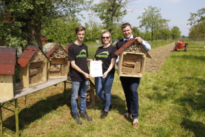 (Foto: WLL/Welpelo) Die Landjugend Norddinker präsentierte ihre Nisthilfen-Aktion