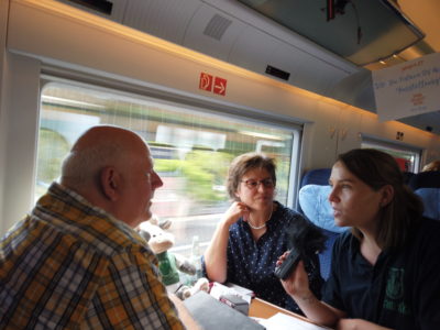 (Foto: WLL/Welpelo) Franziska im Gespräch mit Thomas Nückel, Vorsitzender des Verkehrsausschuss im Landtag NRW